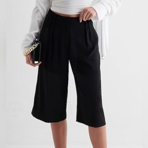 EXPRESS High Waisted Black Gaucho/Capri Pants